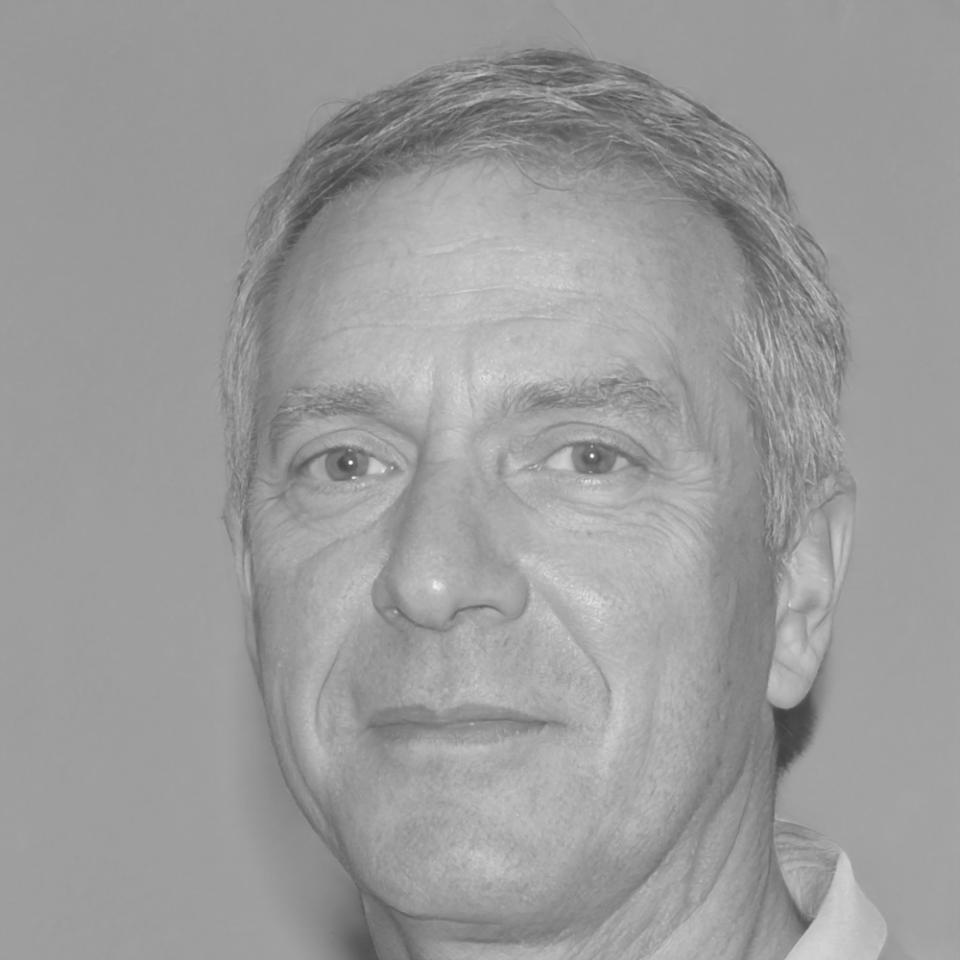Carlos Mendoza, Director de Educación Financiera